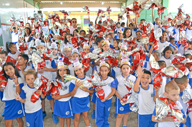 Prefeitura de Ibaté distribui Ovos de Páscoa aos alunos da rede municipal de ensino