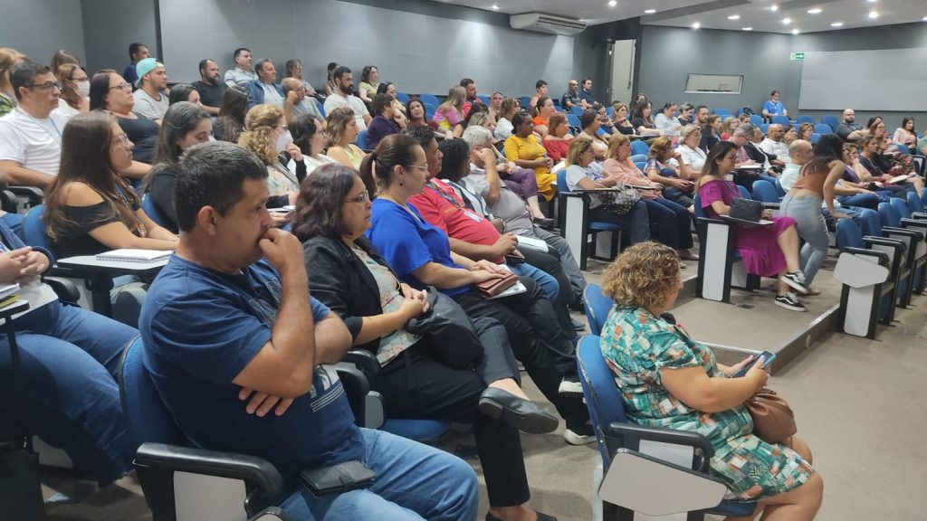 PREFEITURA ORIENTA SERVIDORES OCUPANTES DE CARGOS DE GESTÃO SOBRE AVALIAÇÕES E PLANO DE CARREIRA