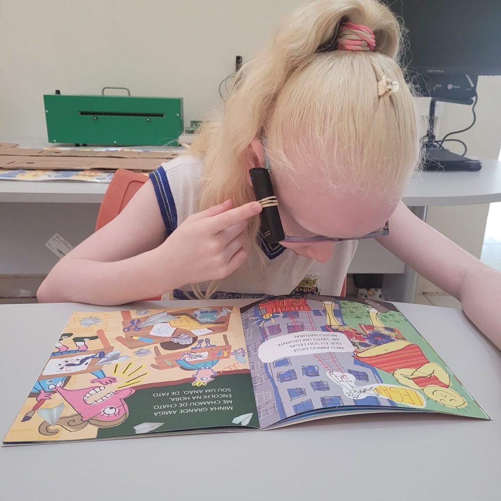 PREFEITURA DE SÃO CARLOS DISPONIBILIZA ÓCULOS COM INTELIGÊNCIA ARTIFICIAL PARA ALUNOS COM DEFICIÊNCIA VISUAL