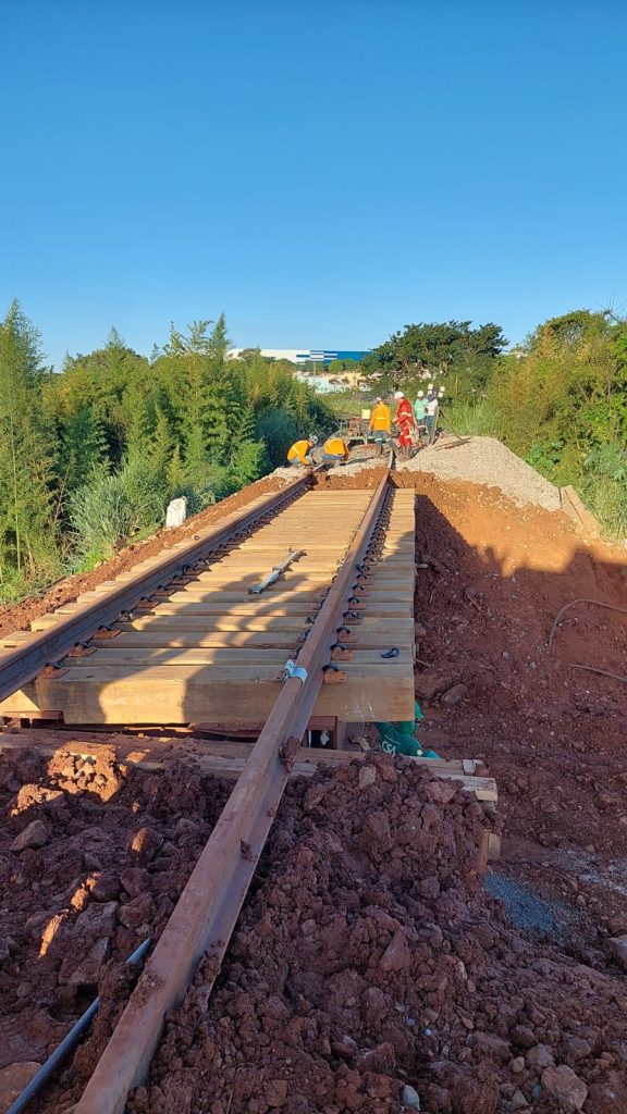 GOVERNO DO ESTADO AUTORIZA A EMPRESA RUMO CONSTRUIR TRAVESSIA AÉREA SOBRE O CÓRREGO MONJOLINHO EM SÃO CARLOS