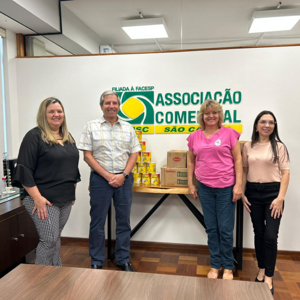 ENTREGA DE 80 LATAS DE LEITE À REDE DE COMBATE AO CÂNCER