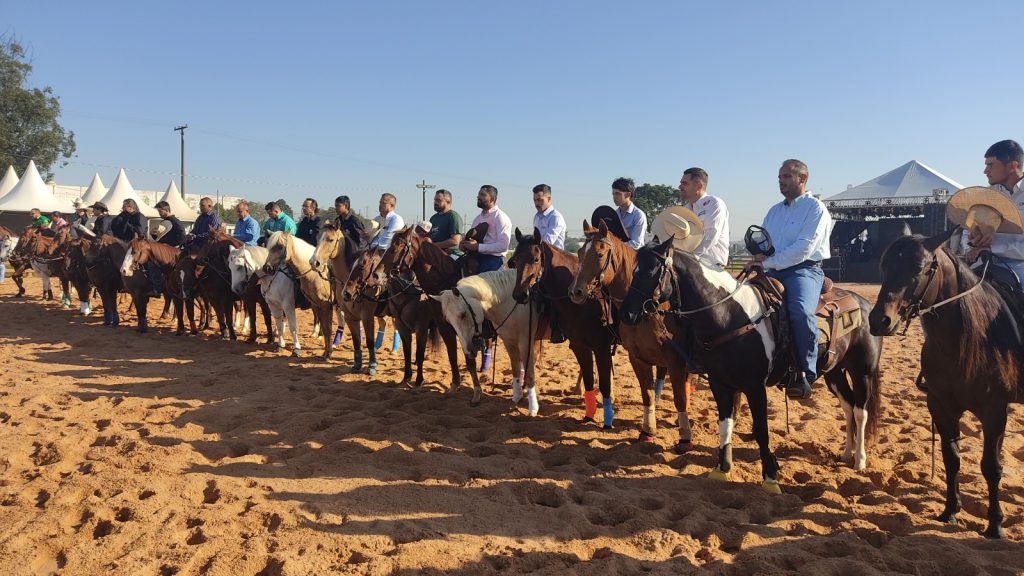 CENTRO MUNICIPAL DE ATIVIDADES EQUESTRES “VEREADOR PARANÁ” É INAUGURADO COM PROVAS DE RANCH SORTING, TRÊS TAMBORES E SHOWS