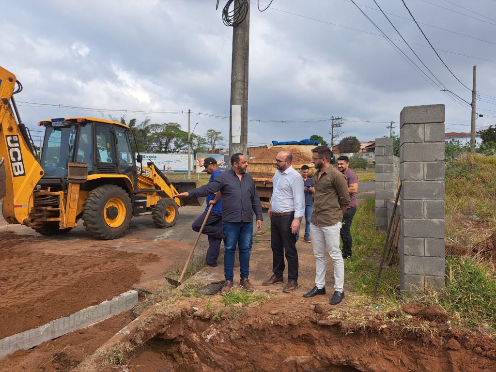 SAAE MODERNIZA EMISSÁRIO DE ESGOTO NA CIDADE ARACY