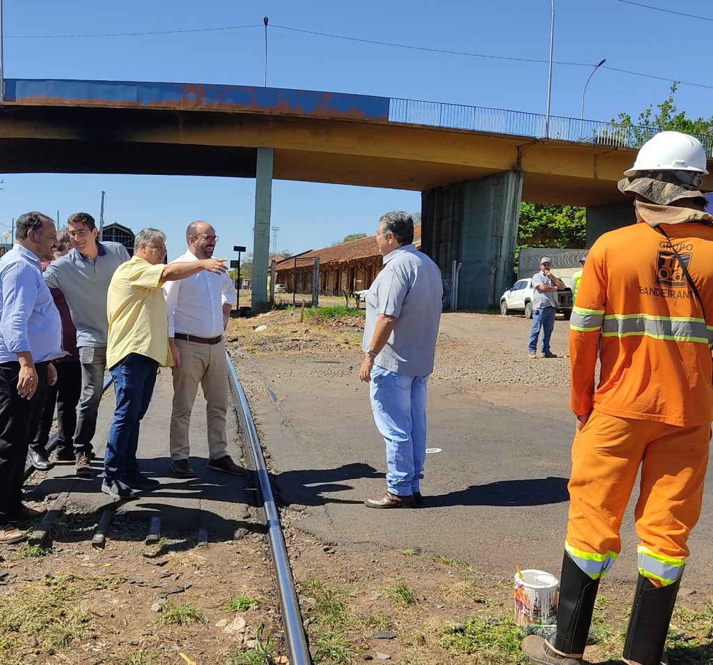 SECRETÁRIOS ACOMPANHAM INÍCIO DAS OBRAS DA GENERAL OSÓRIO E DO CÓRREGO DO MINEIRINHO