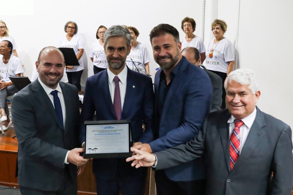 TATARANETO DO CONDE DO PINHAL, AUGUSTO DE ARRUDA BOTELHO, RECEBE TÍTULO DE CIDADÃO HONORÁRIO DE SÃO CARLOS