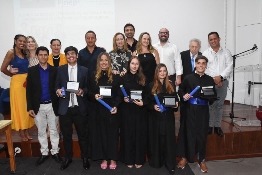 HOMENAGEM DA PREFEITURA MARCA A COLAÇÃO DE GRAU DOS ALUNOS QUE VÃO REPRESENTAR SÃO CARLOS NA COP28