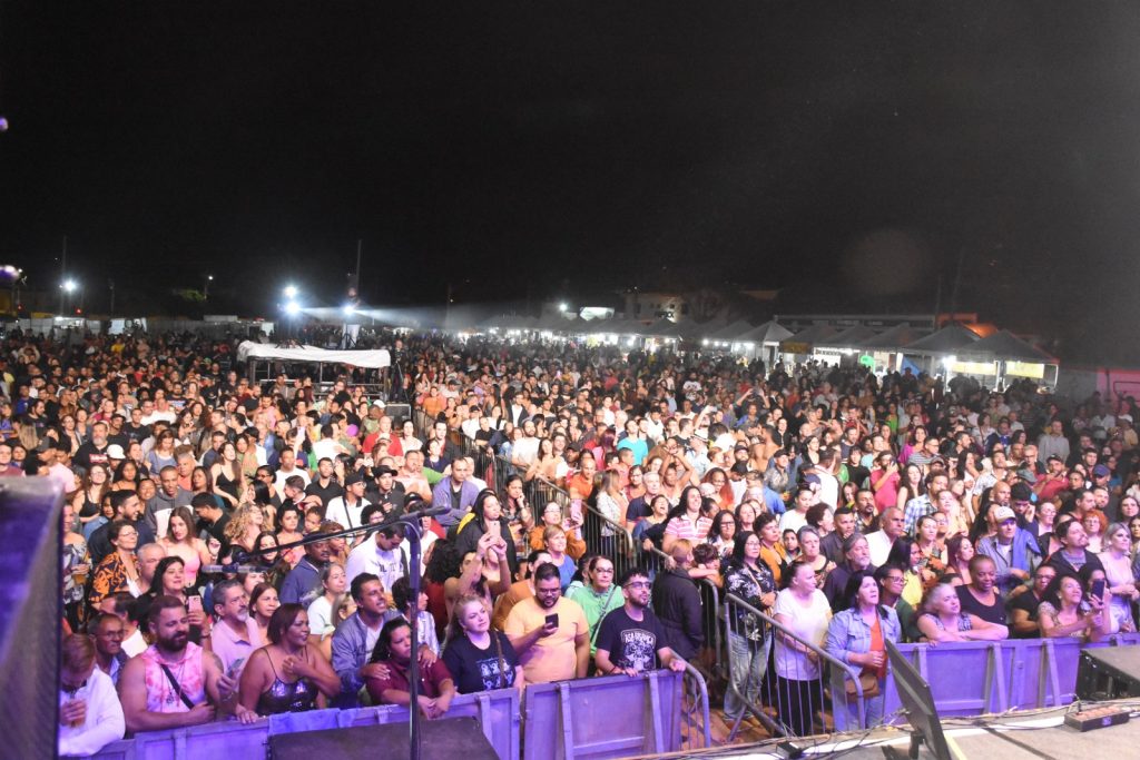 FESTA DO ANIVERSÁRIO DE 166 ANOS DE SÃO CARLOS REÚNE MILHARES DE PESSOAS NA BRUNO RUGGIERO