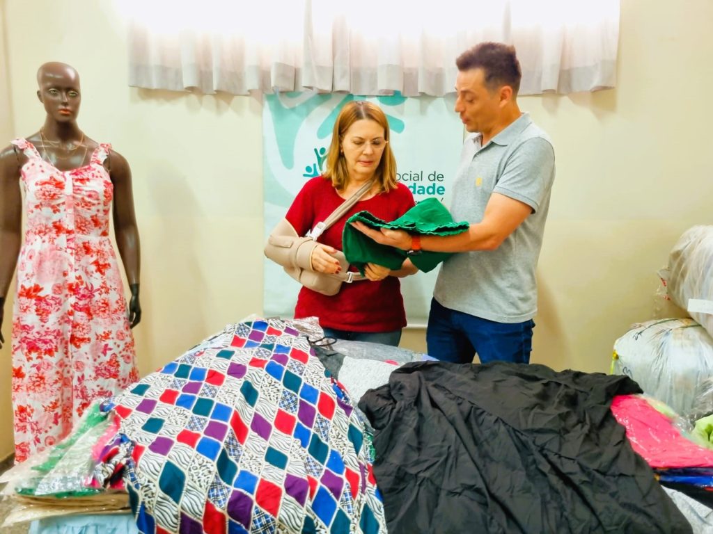 FUNDO SOCIAL DE SOLIDARIEDADE RECEBE 1,5 TONELADAS DE ROUPAS DA RECEITA FEDERAL