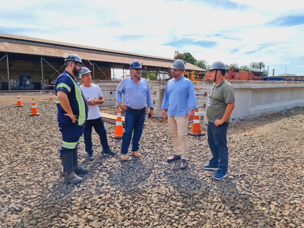 ECRETÁRIOS ACOMPANHAM OBRAS DA RUMO NO VIADUTO 4 DE NOVEMBRO