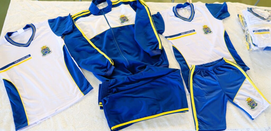 PREFEITURA RECEBE NOVOS KITS DE UNIFORMES ESCOLARES