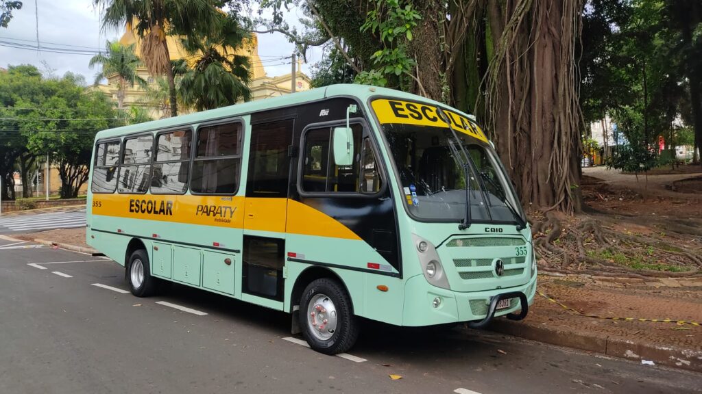 ANO LETIVO COMEÇA COM NOVOS MICRO-ÔNIBUS PARA O TRANSPORTE RURAL