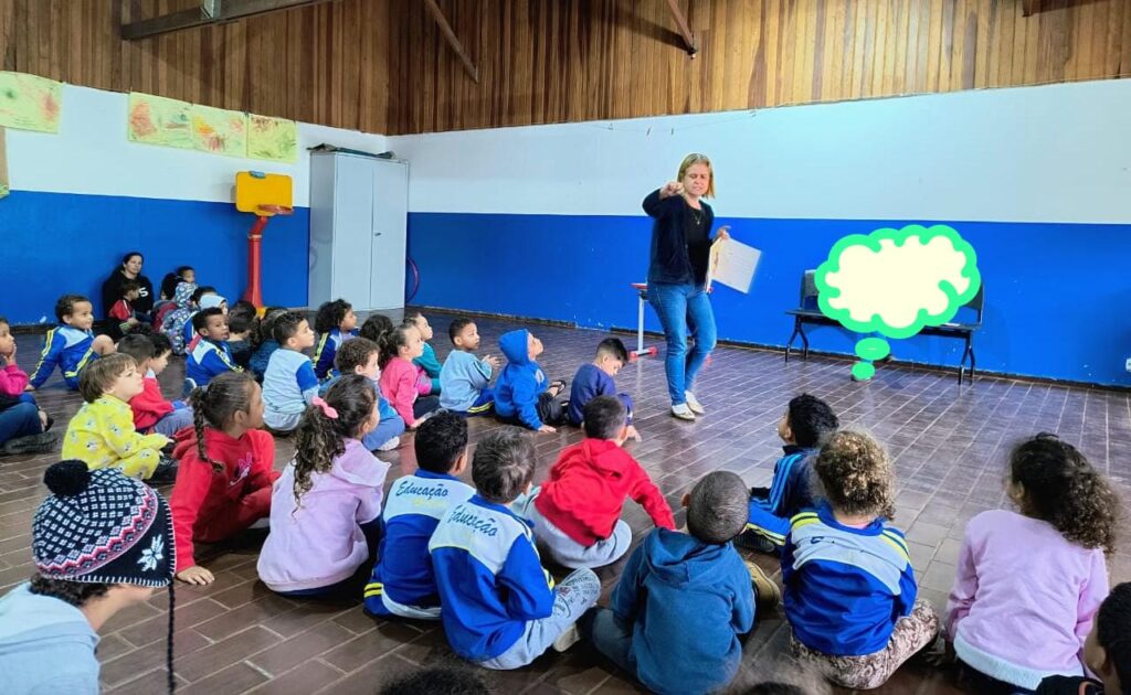 ALUNOS DO CEMEI VICTÓRIO REBUCCI REALIZAM ATIVIDADES LÚDICAS INSPIRADAS NO DIA DO BRINCAR