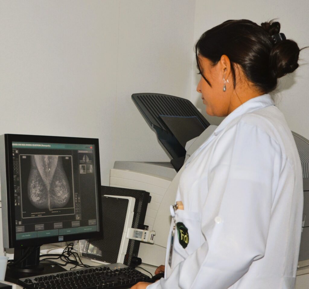 OUTUBRO ROSA: SECRETARIA DE SAÚDE ALERTA PARA A IMPORTÂNCIA DO EXAME DE MAMOGRAFIA