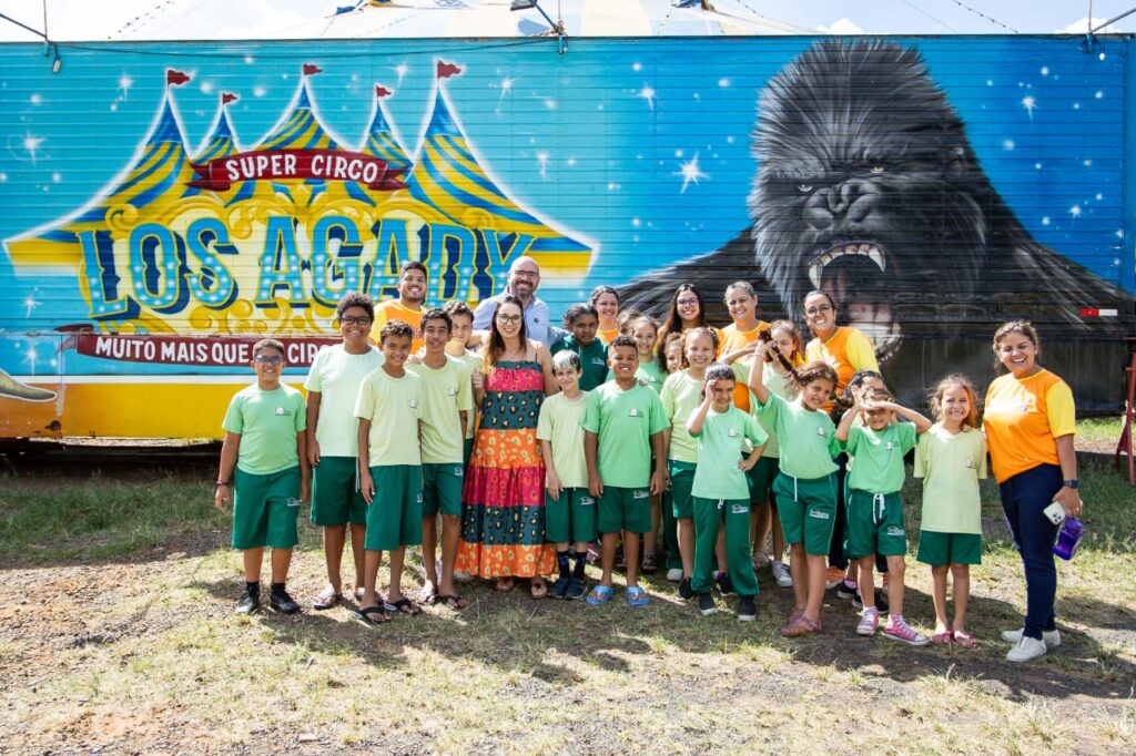 FUNDO SOCIAL DE SOLIDARIEDADE LEVA 500 CRIANÇAS DE PROJETOS SOCIAIS AO CIRCO