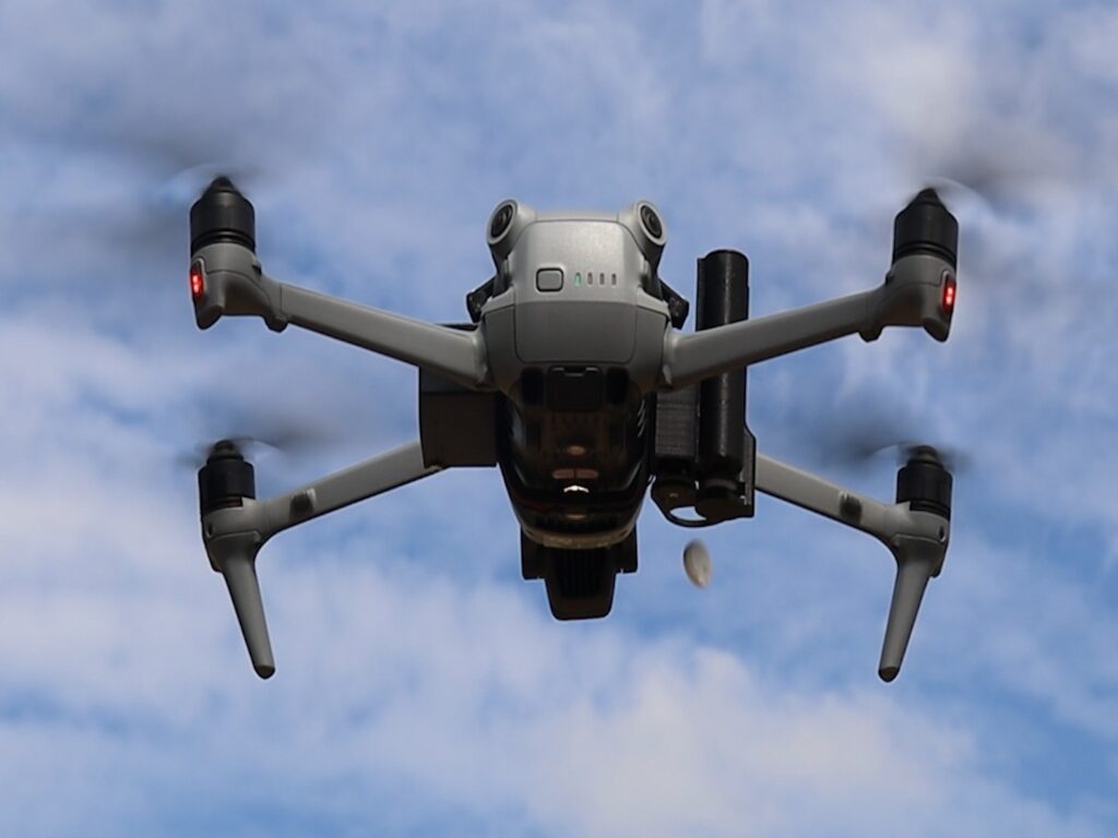 SÃO CARLOS USA DRONES COM LARVICIDA E PASTILHAS DE CLORO PARA COMBATER AVANÇO DA DENGUE