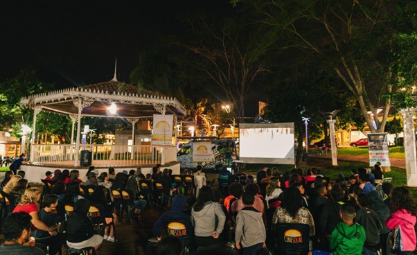 CINESOLARZINHO CHEGA EM SÃO CARLOS COM SESSÕES DE CINEMA MOVIDO A ENERGIA SOLAR, PIPOCA E ATRAÇÕES DE GRAÇA PARA AS FAMÍLIAS