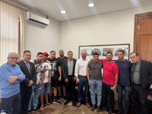 PREFEITO NETTO DONATO GARANTE REALIZAÇÃO DOS CAMPEONATOS AMADORES EM REUNIÃO NA CÂMARA MUNICIPAL