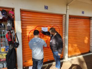 FISCALIZAÇÃO INTERDITA DOIS BOXES NO SHOPPING POPULAR “JOSÉ FERREIRA MOTA” EM SÃO CARLOS