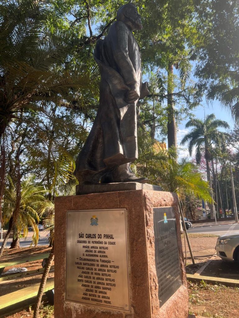 EMPRESA ENTREGA RESTAURO DE OBRAS VANDALIZADAS EM PRAÇAS DE SÃO CARLOS