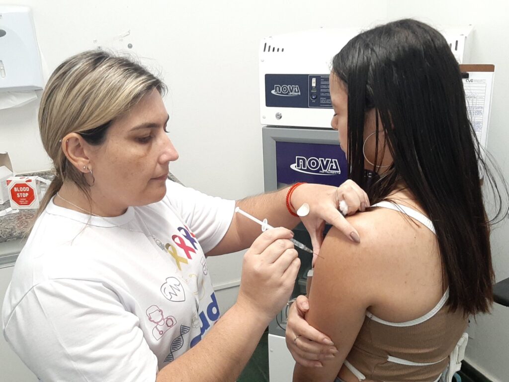 ADESÃO À VACINA CONTRA A DENGUE SEGUE BAIXA ENTRE ADOLESCENTES