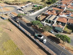 RUA MIGUEL PETRUCELLI RECEBE PAVIMENTAÇÃO NO JARDIM IPANEMA COM INVESTIMENTO DE R$ 240 MIL