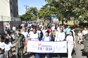 NETTO DONATO PARTICIPA DA 1ª CAMINHADA DAS FAMÍLIAS E REFORÇA A CONSTRUÇÃO DE UMA CIDADE MAIS UNIDA