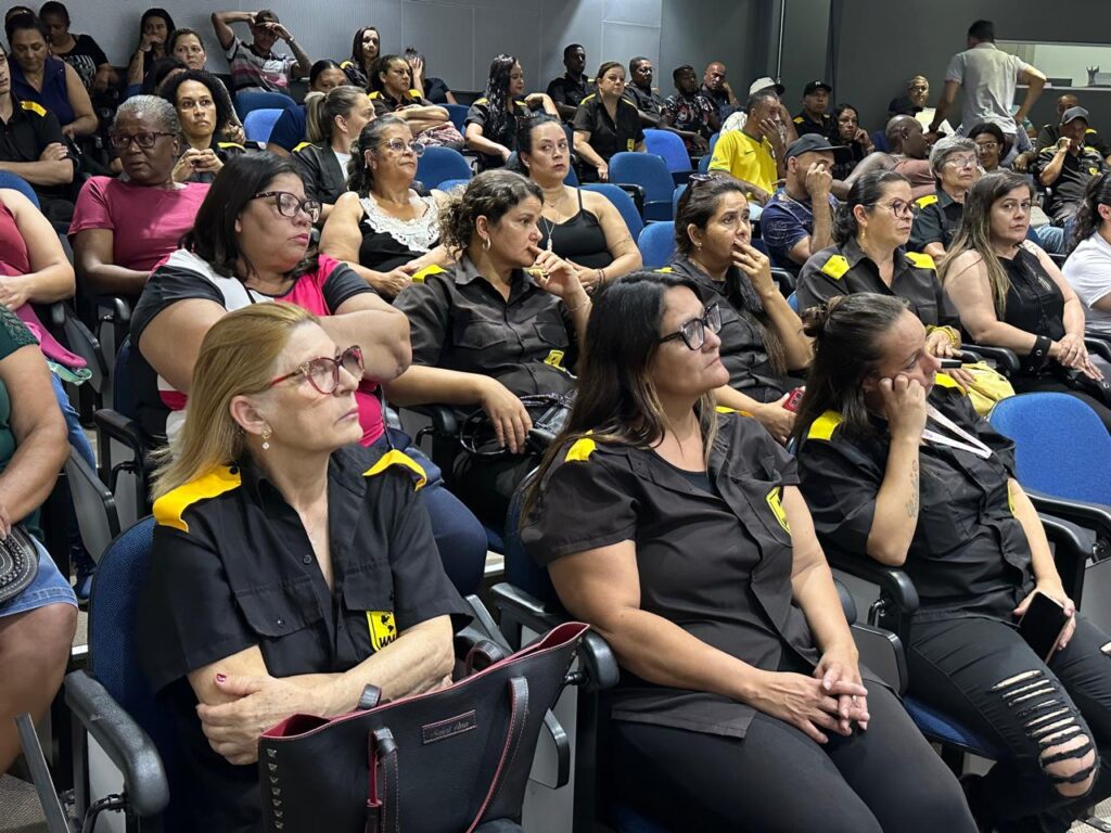 PREFEITURA REALIZA PAGAMENTO DE SALÁRIOS A FUNCIONÁRIOS DA WWS SERVICES