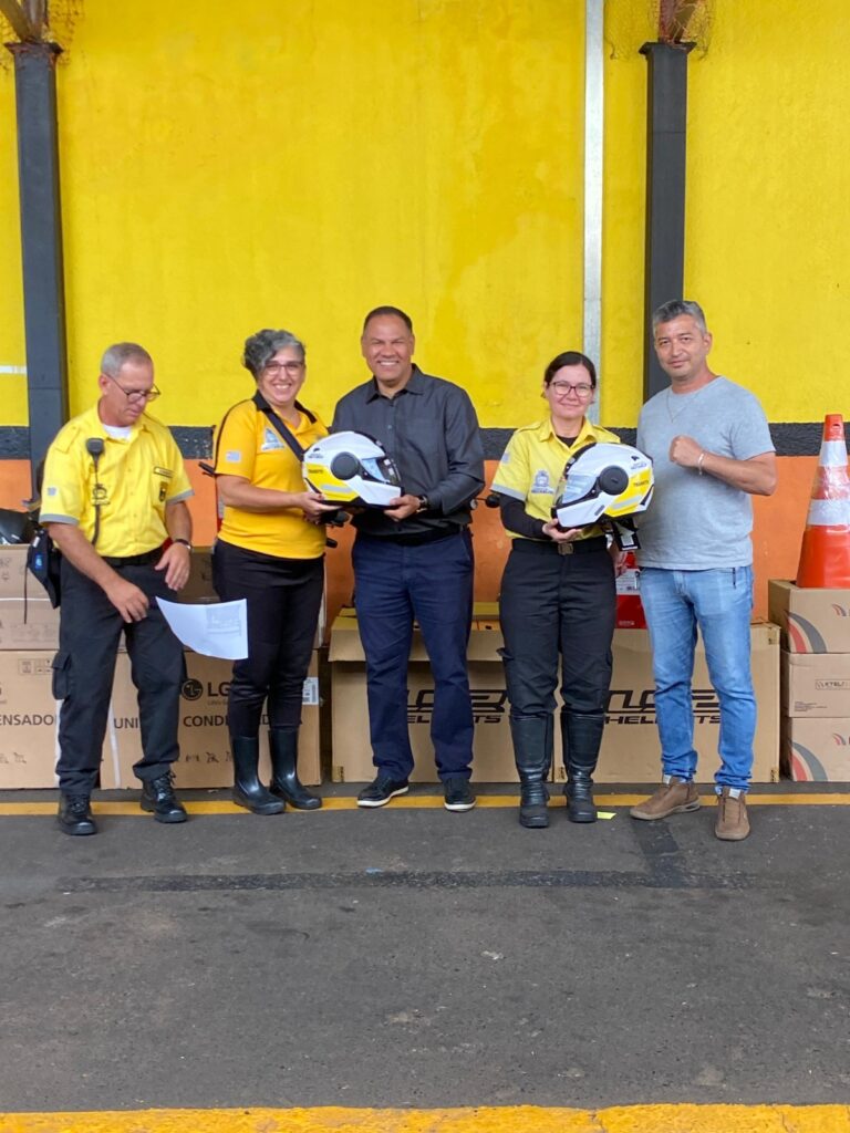 PREFEITURA ENTREGA NOVOS EQUIPAMENTOS AOS AGENTES DE TRÂNSITO