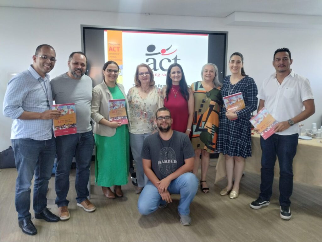 SERVIDORES MUNICIPAIS PARTICIPAM DE CAPACITAÇÃO PARA IMPLEMENTAÇÃO DE PROGRAMA DE PREVENÇÃO À VIOLÊNCIA NAS ESCOLAS