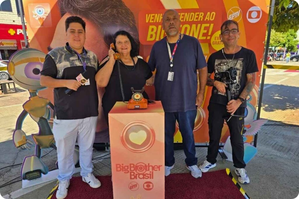 Big Fone movimenta Praça do Mercado e reúne centenas de fãs em ação da ACISC em São Carlos